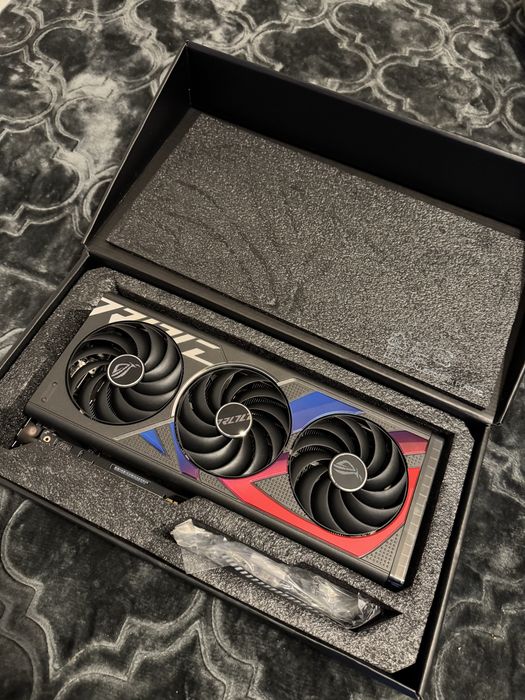 Asus Rog Strix Gaming (RTX 4070 SUPER)