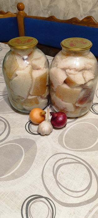 Продам сало солоне в банці ціна 400гр за банку