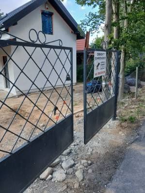 Brama wjazdowa otwierana na połówki