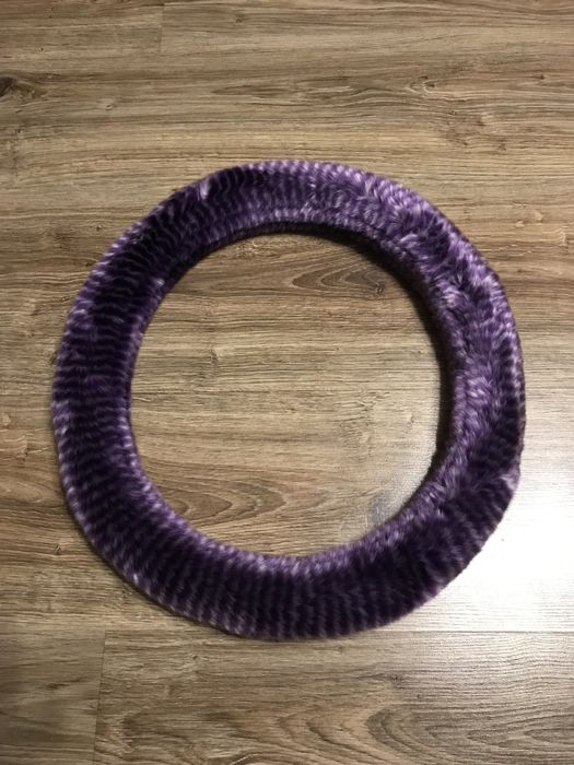 pokrowiec na kierownice futerkowy fioletowy nowy