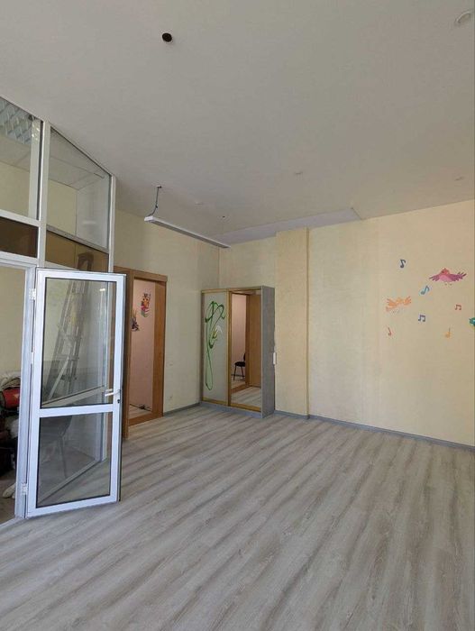 Продаж квартири в центральному районі. З окремим входом. Перший поверх