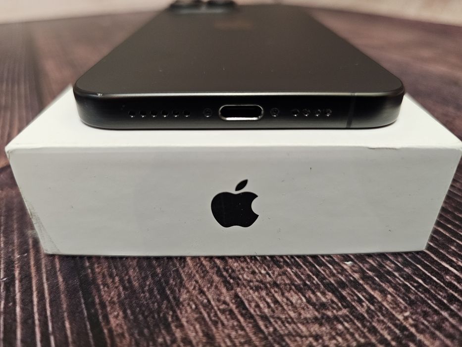 Смартфон Apple iPhone 15 Pro Max 256Gb Black Titanium 84% з гарантією