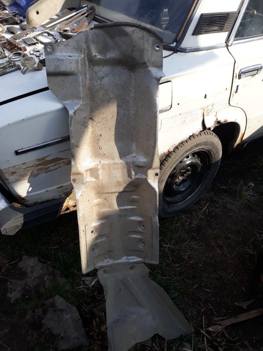 Продам Двері БМВ Є30 є ще інші різні запчастини деталі по тел.