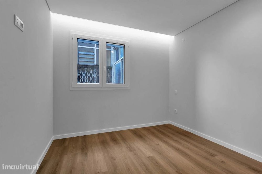 T2+1 totalmente remodelado no centro de Gaia — escola à porta, metro a