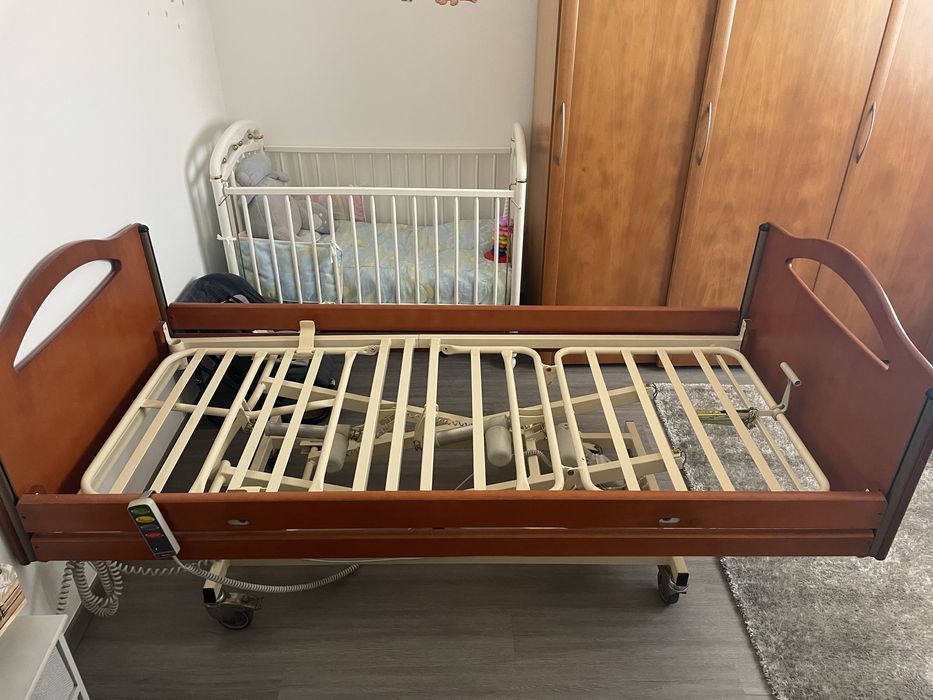 Cama articulada eletrica INVACARE ALEGIO