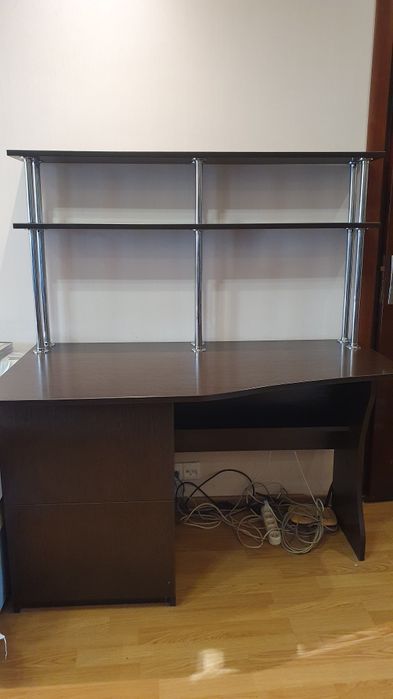 Стол письменный , цвет венге .