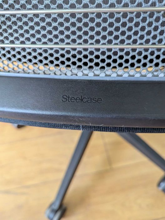 Steelcase Think V1 ергономічне офісне крісло