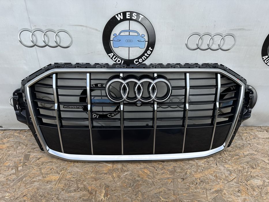 Центральна решітка Audi Q7 4M 2020+ Решітка радіатора Ауді Ку7 4M