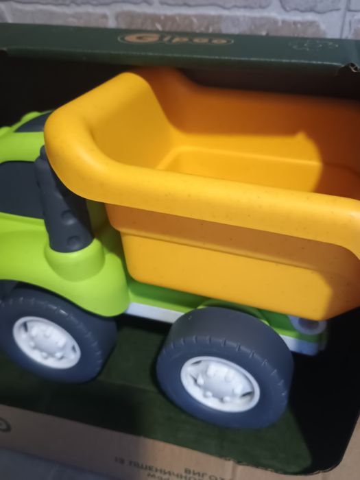 Машинка для малюків