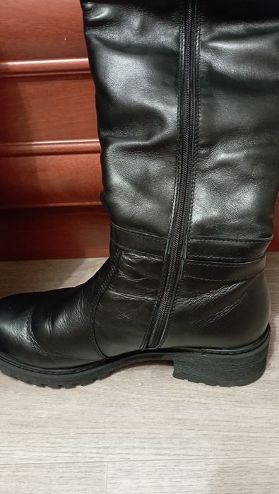 Продам жіноче взуття