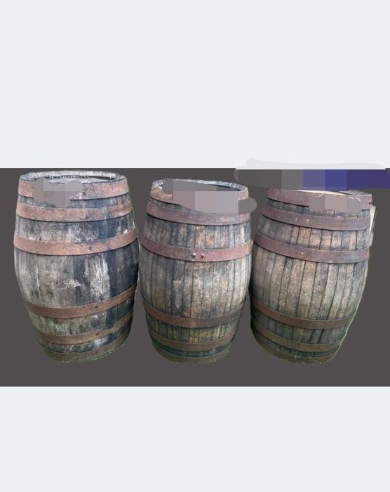 Barril ou pipas de madeira antigas