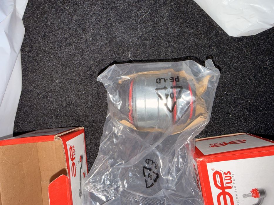 Нові сайлентблоки (втулки важелів) для Tesla