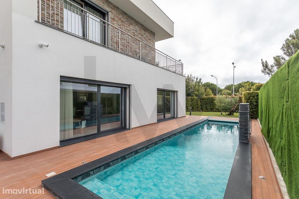 Moradia Contemporânea de Luxo na Urbanização Vila Utopia – Carnaxide,