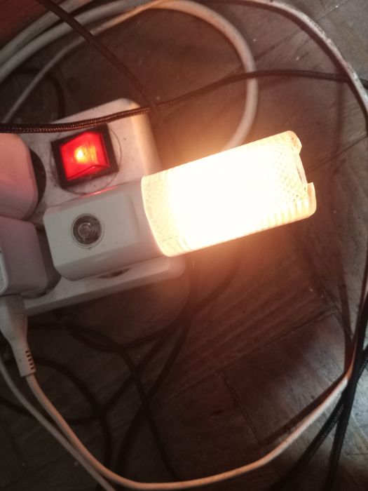 Holofote e luz noturna led de tomada