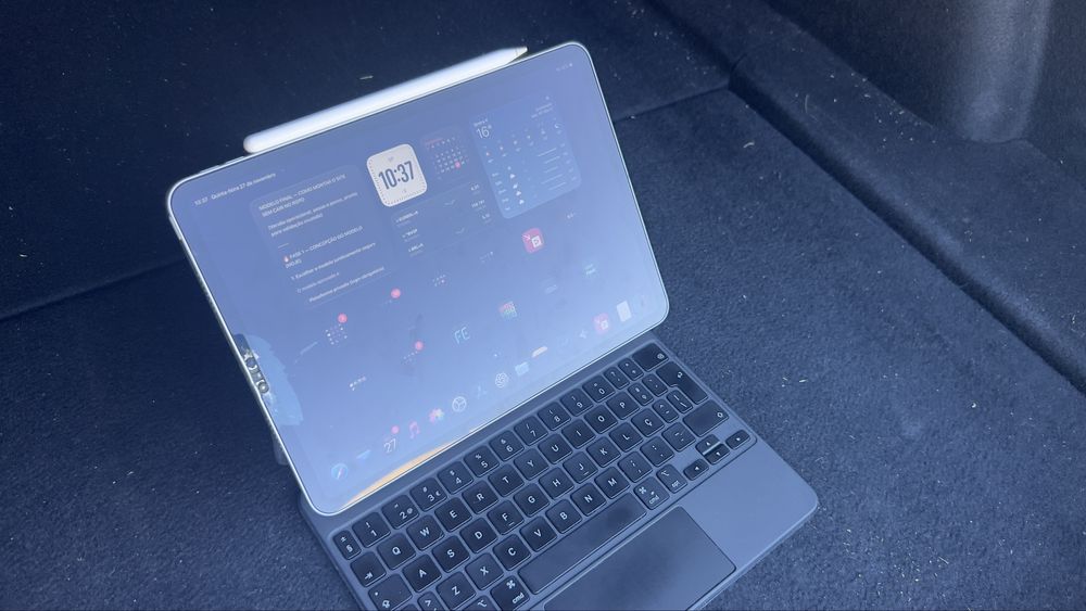 iPad Pro M2 (4ª Ger) + Magic Keyboard PT + Pencil 2 | Ler Descrição