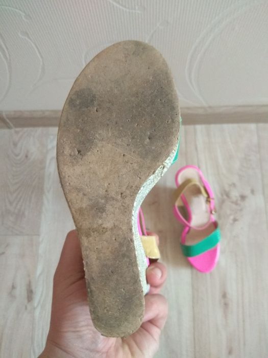 Продам якісні жіночі босоніжки