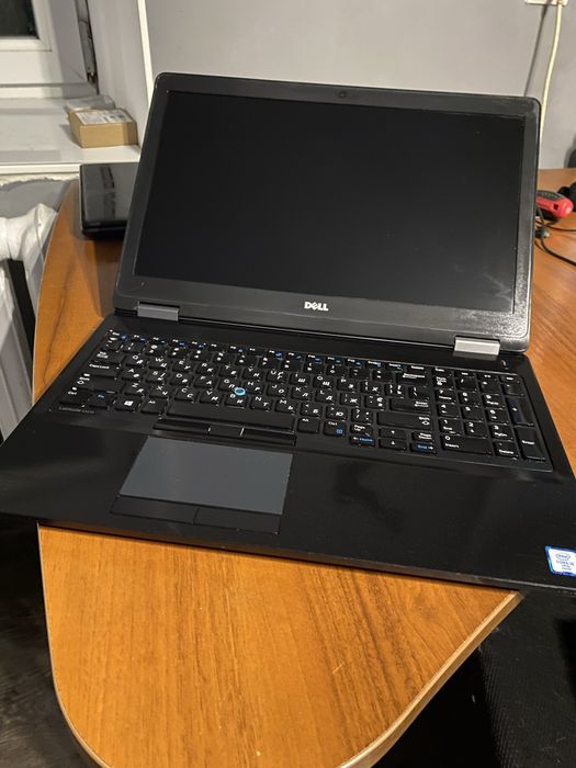 Ноутбук Dell Latitude E5570 / i5-6300U / 8GB / SSD 120GB / Windows 11