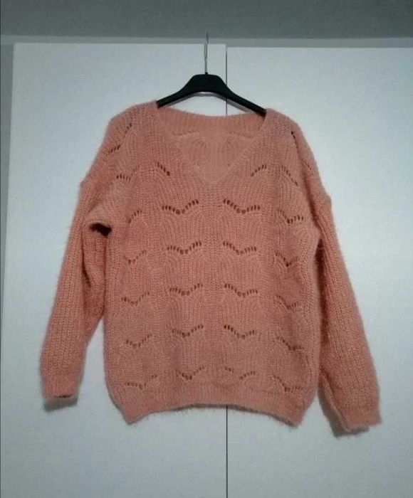 Sweter moherkowy pudrowy róż w serek wzory s m L