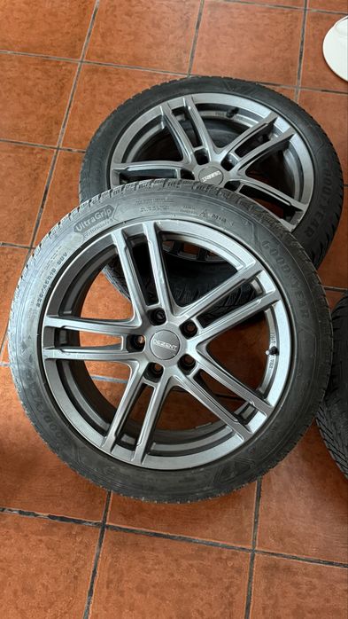 Jantes 18” Dezent para Tesla com pneus GoodYear