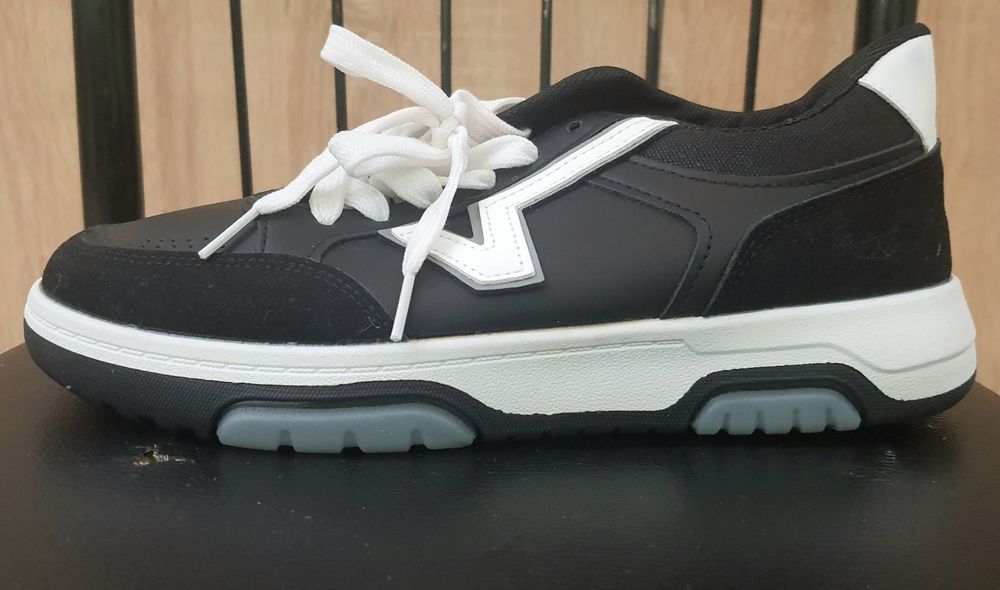 Кеды No Brand. Чёрные. 39 размер.