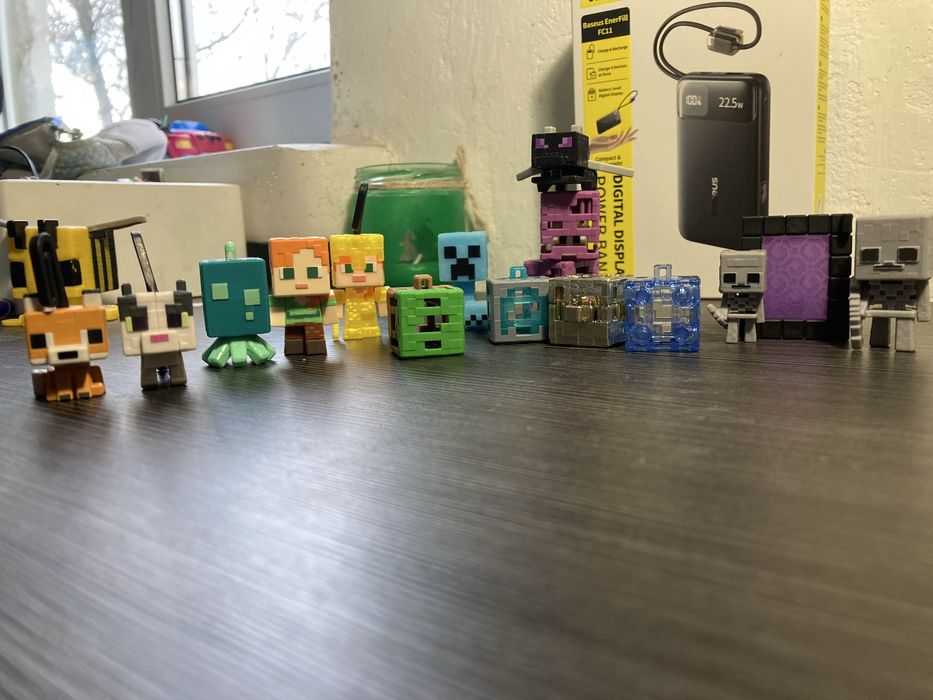 Продам фігуки кіндер джой minecraft  звертайтесь