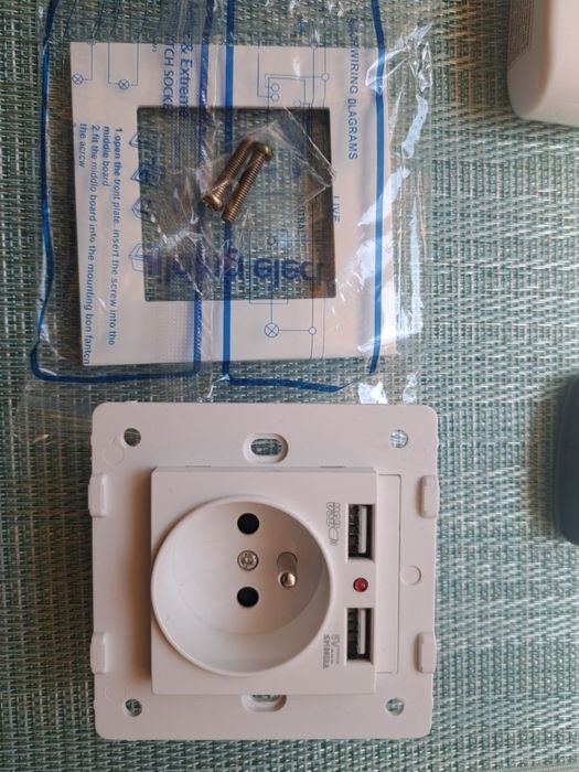Gniazdko elektryczne scienne 2xUSB