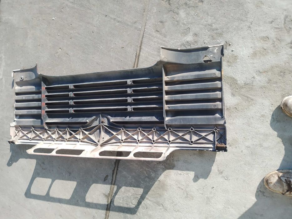 Бампер  Рено Магнум  евро 2.