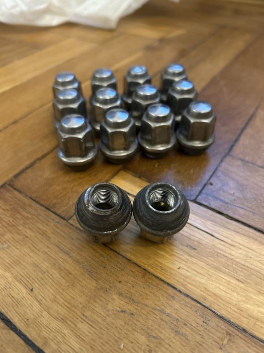 Ford Mustang nakrętki do kół śrubki r21