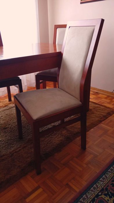 Mesa de Sala de Jantar com quatro cadeiras