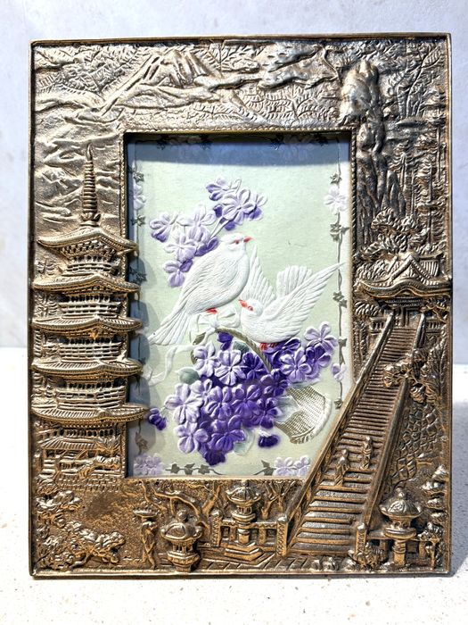 Beautiful vintage Asian frame - gold-toned with embossed landscape