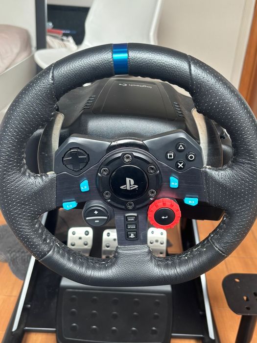 Cockpit Com volante e pedais