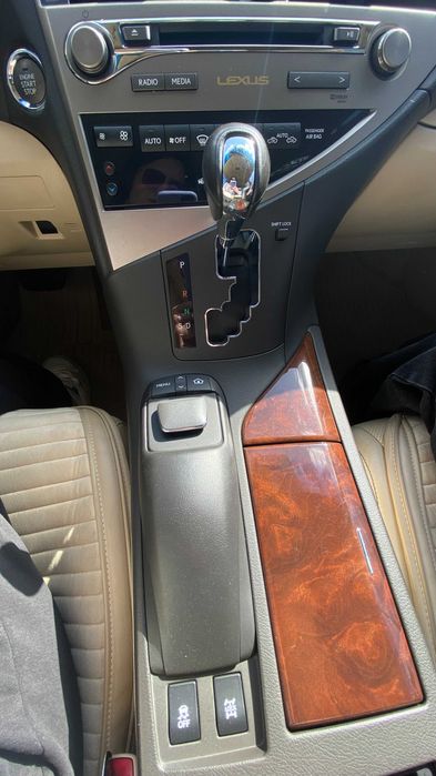 Продаю авто Lexus RX350