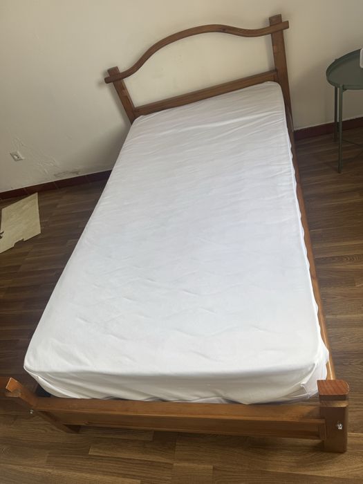 Cama de solteiro com colchao
