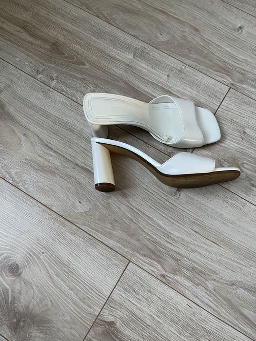 Продам шльопанці Bershka взуті один раз