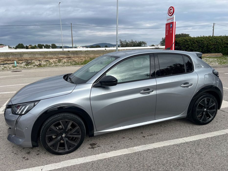 Peugeot 208 1.2 PureTech GT EAT8