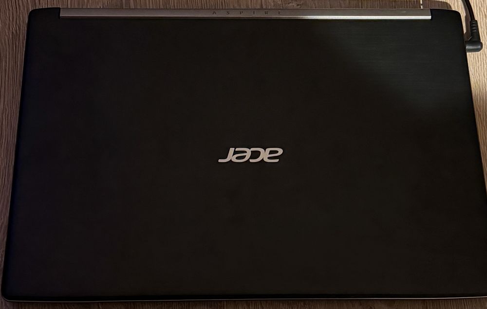 Portátil Acer Aspire i7 / 8GB RAM / Gráfica dedicada – Bom estado