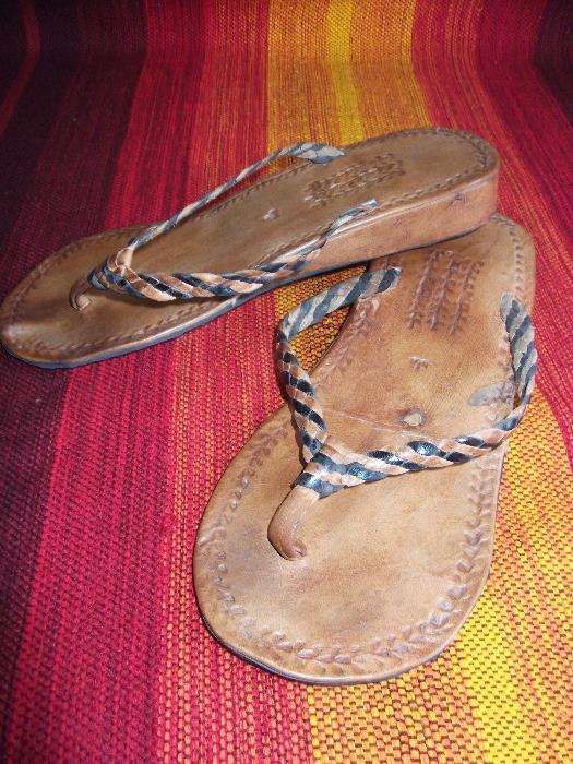 Sandálias castanhas Africanas em pele /African leather sandals – n. 37