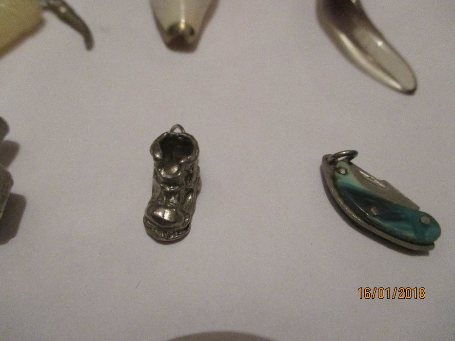 17 amuletos e medalhas para fios pendentes