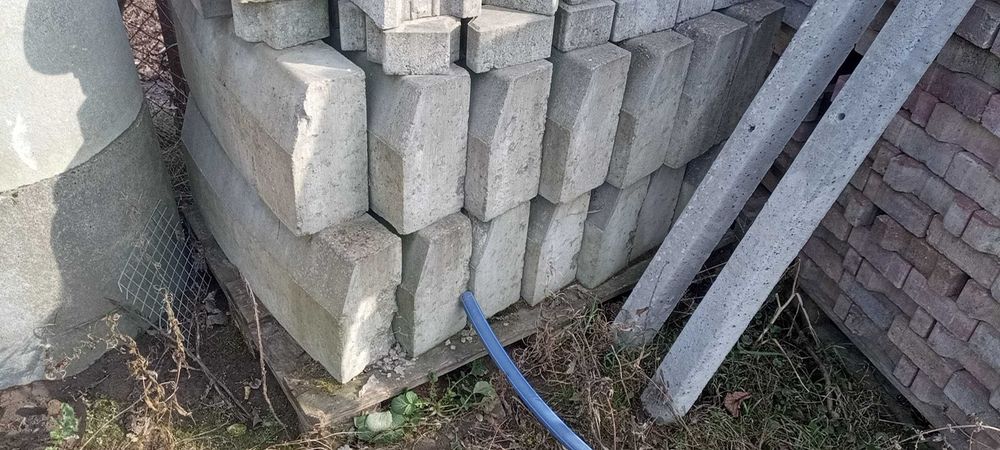 Krawężniki drogowe półokrągłe łukowe 14 sztuk