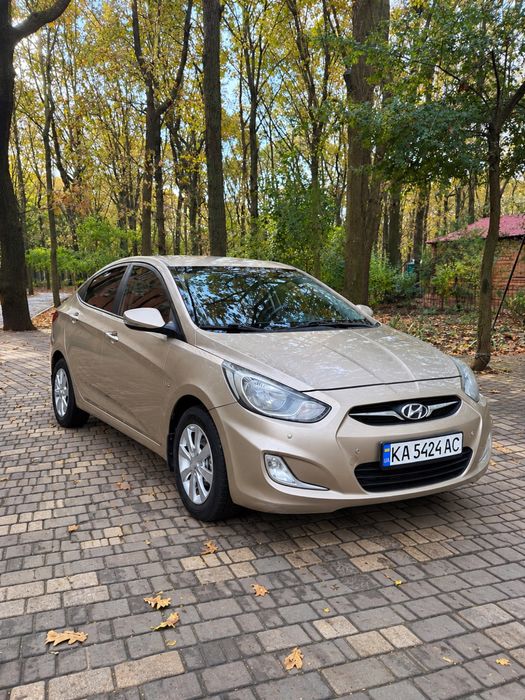 Hyundai Accent 2013г. 1,6л. Газ-Бензин Официал