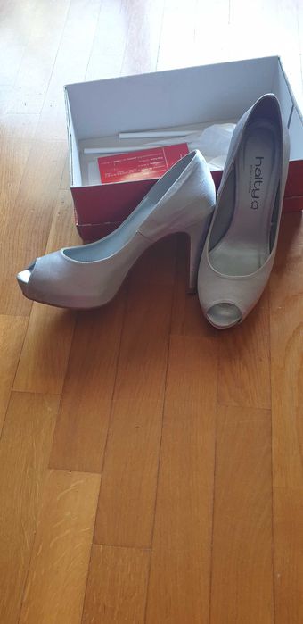 Sapatos prateados salto alto Haity