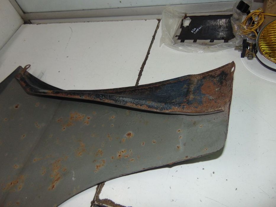 Datsun 1200 guarda lamas