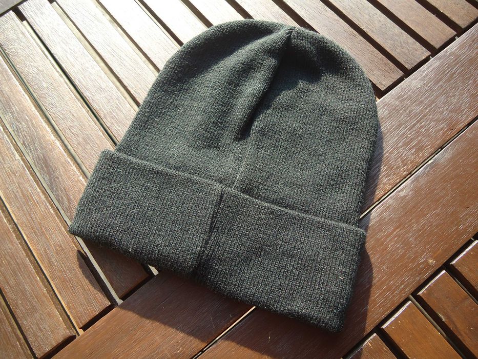 czarna czapka zimowa na uszy prosta klasyczna