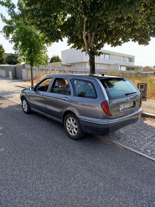 Lancia Lybra 1.9 jtd. foto 2