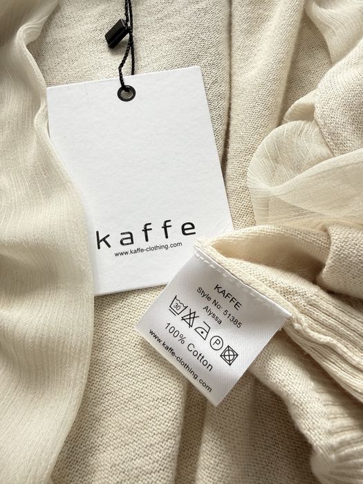 Kaffe kremowe bolerko z szyfonową falbanką