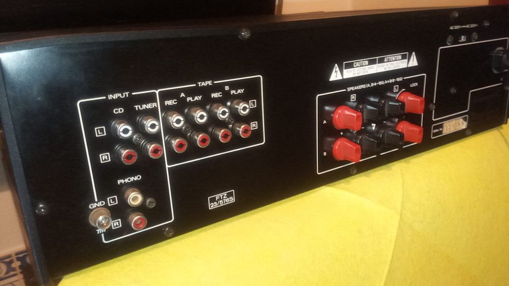 Amplificador Kenwood com radio RDS