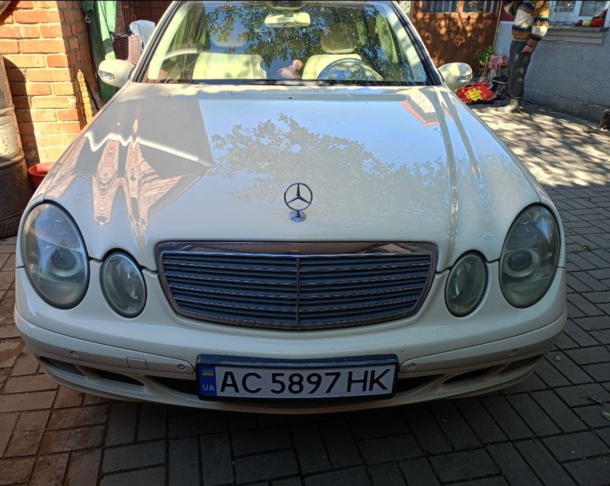 Продається MERCEDES -BENZ E220
