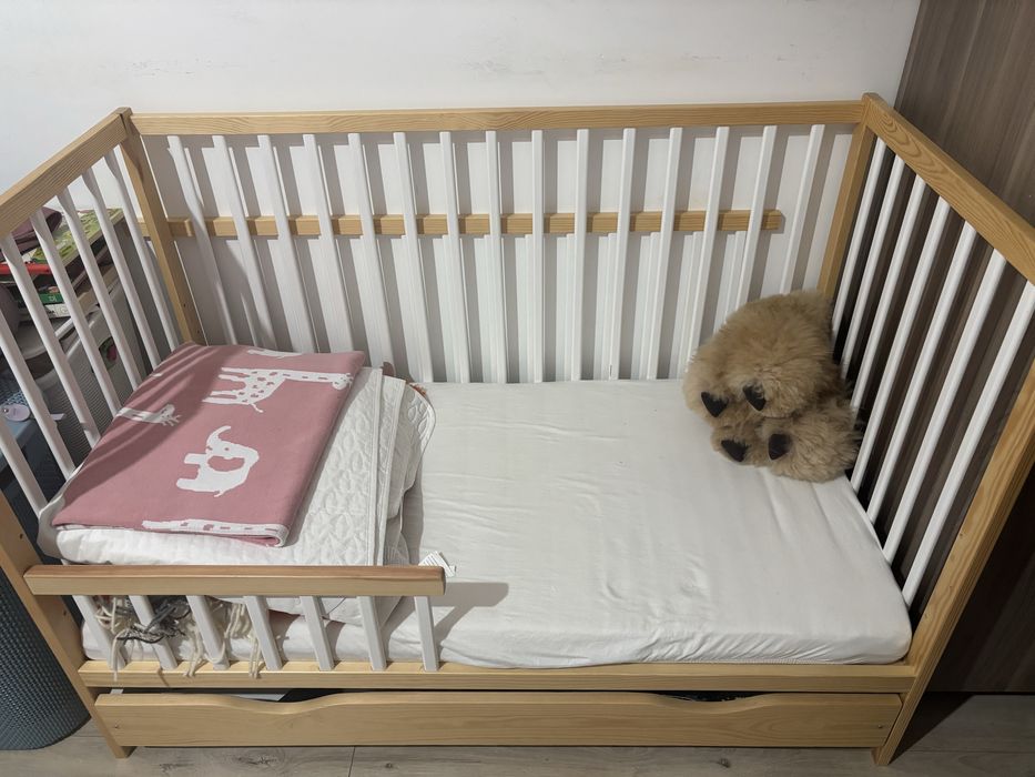 Łóżeczko z materacem