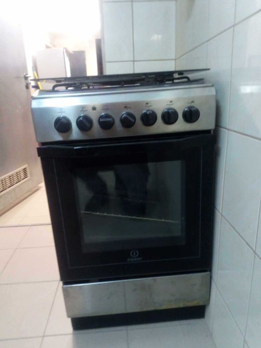 Kuchenka gazowa z piekarnikiem