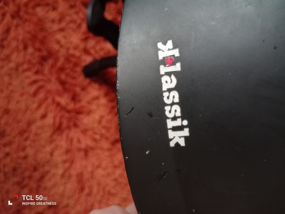 Vendo capacete de skate tamanho M  usado com algumas marcas de uso.